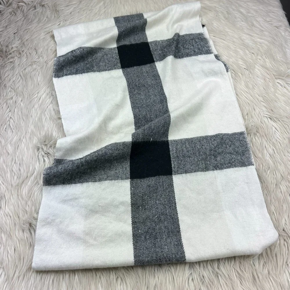 Betsy Johnson Plaid Circle Scarf‎ With Zipper Detail